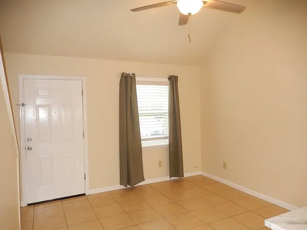 $1,395 | 932 South Lipona Road, Tallahassee, FL 32304