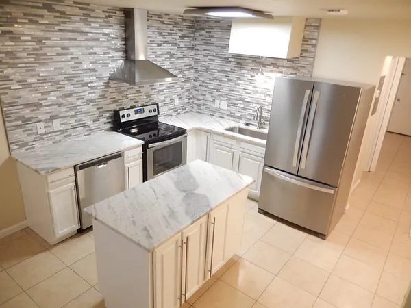 $1,395 | 932 South Lipona Road, Tallahassee, FL 32304