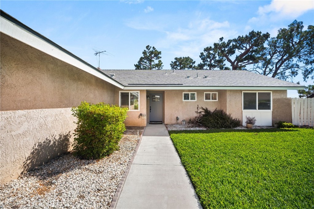 10021 Diamond Head Way Riverside, CA 92503 - Photo 3 of 25 Gallery Image 3