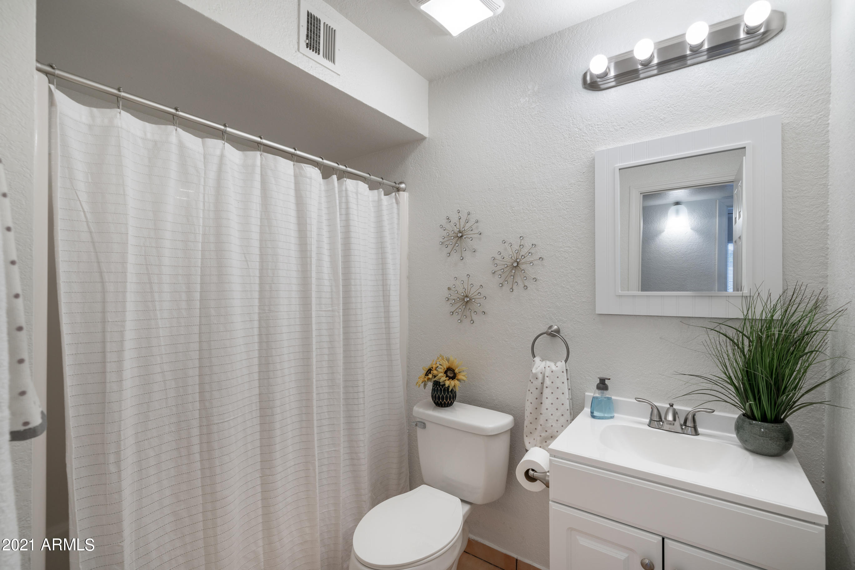 633 North May, Unit 35 Mesa, AZ 85201 - Photo 12 of 27 Bathroom