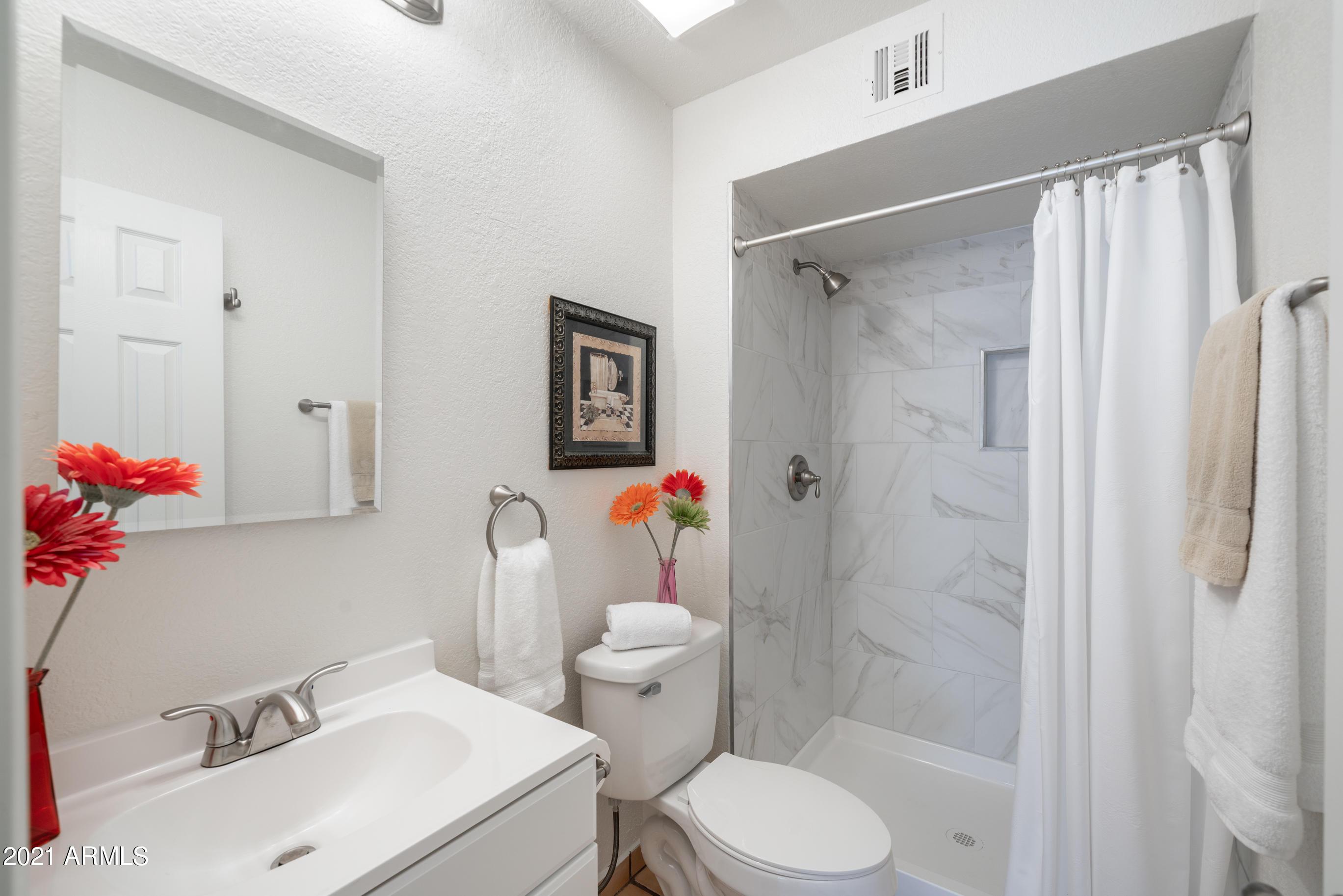633 North May, Unit 35 Mesa, AZ 85201 - Photo 19 of 27 Master Bathroom