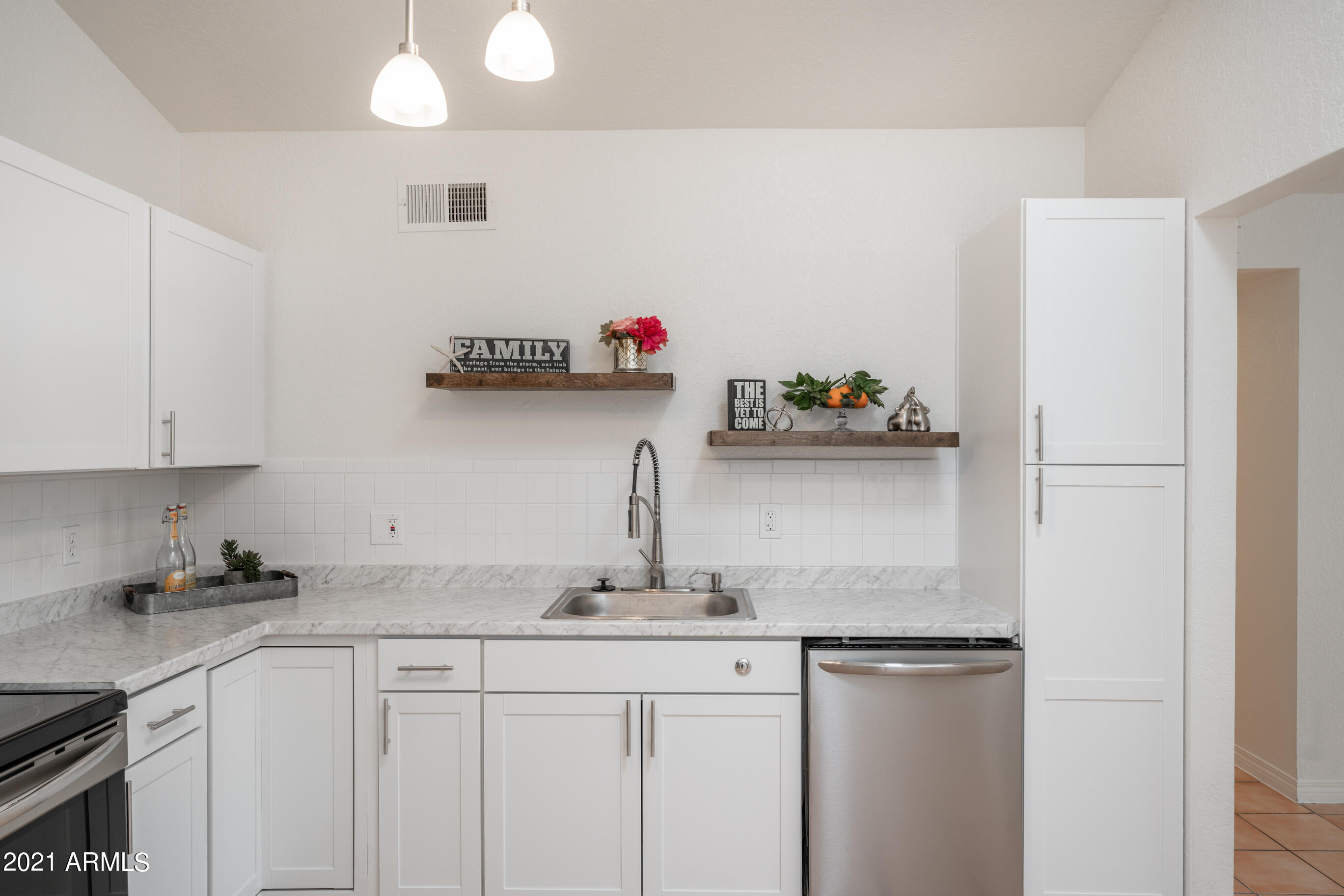 633 North May, Unit 35 Mesa, AZ 85201 - Photo 6 of 27 Kitchen