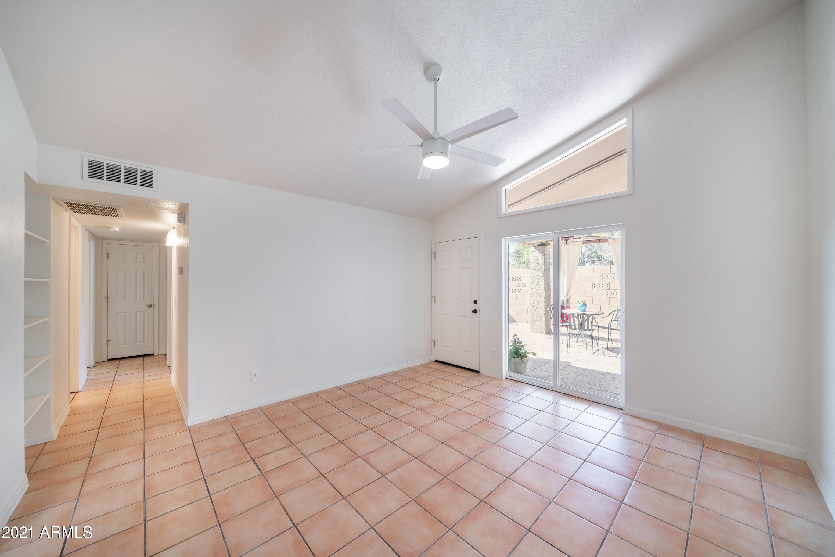 633 North May, Unit 35 Mesa, AZ 85201 - Photo 8 of 27 Living Area