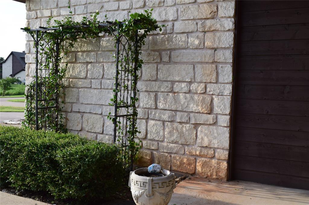 27101 Meadowmore Court Whitney, TX 76692 - Photo 4 of 32 Pretty front porch area.