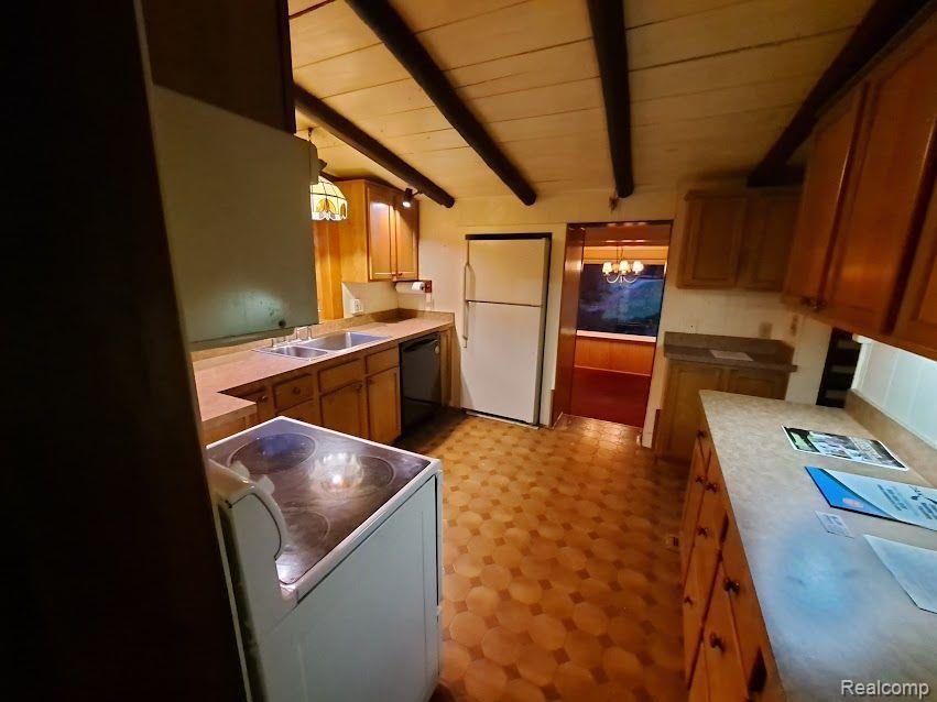 98 North Holcomb Road Clarkston, MI 48346 - Photo 16 of 21 Gallery Image 16