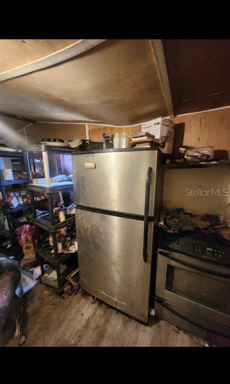 9237 Southeast 58th Drive Okeechobee, FL 34974 - Photo 10 of 15 a kitchen with a refrigerator and a stove