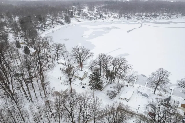 $499,000 | 15899 Lakeview Drive, Buchanan, MI 49107