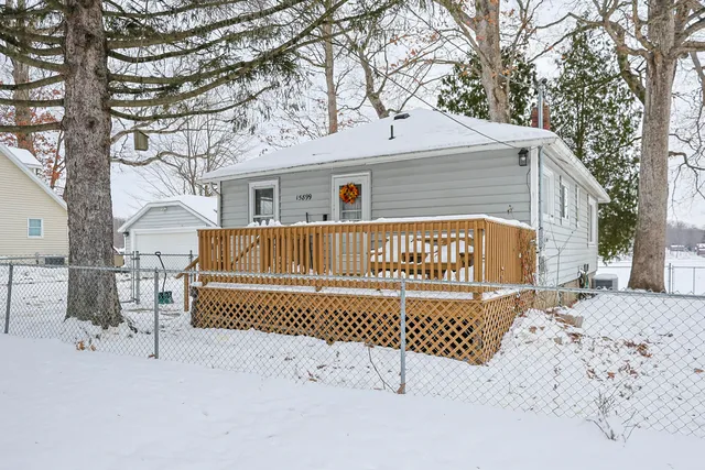 $499,000 | 15899 Lakeview Drive, Buchanan, MI 49107