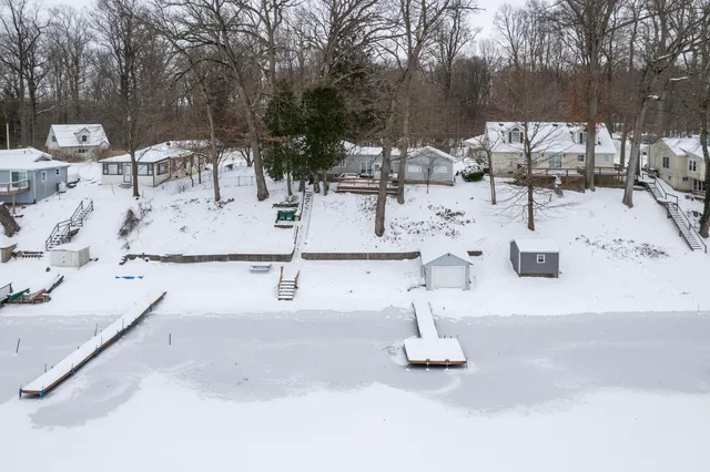 $499,000 | 15899 Lakeview Drive, Buchanan, MI 49107