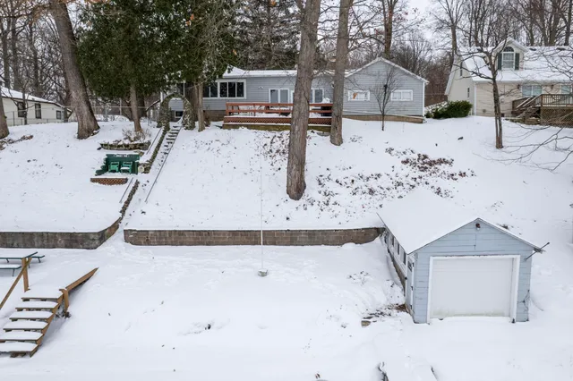 $499,000 | 15899 Lakeview Drive, Buchanan, MI 49107