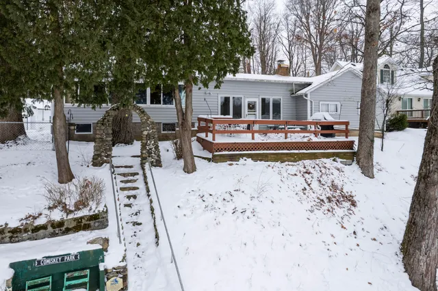 $499,000 | 15899 Lakeview Drive, Buchanan, MI 49107