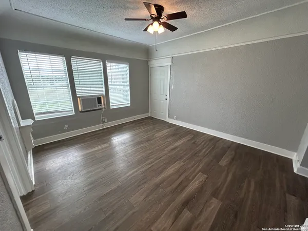 $795 | 1409 West Woodlawn Avenue, Unit 4, San Antonio, TX 78201