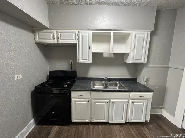 $795 | 1409 West Woodlawn Avenue, Unit 4, San Antonio, TX 78201