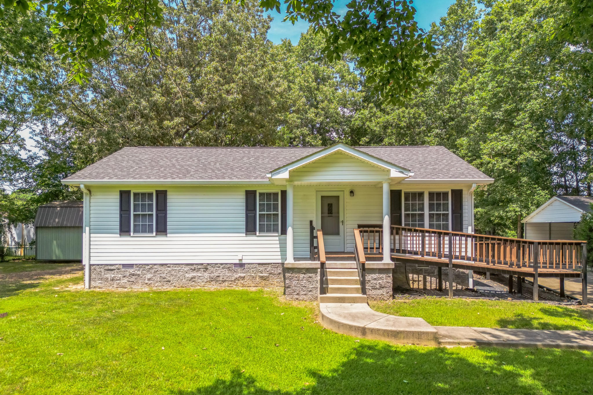 610 Old Stewart Road Tennessee Ridge, TN 37178 - Photo 2 of 32
