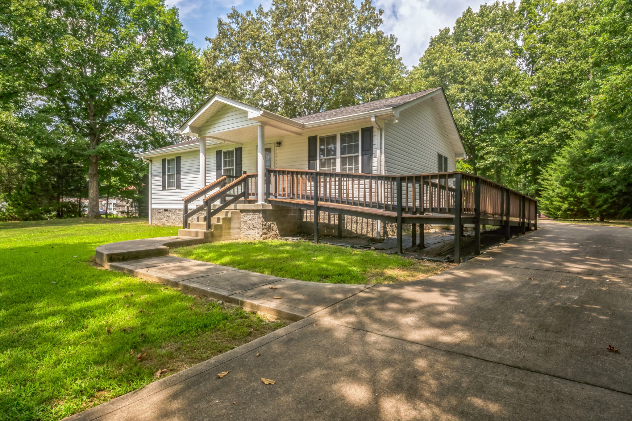 610 Old Stewart Road Tennessee Ridge, TN 37178 - Photo 3 of 32
