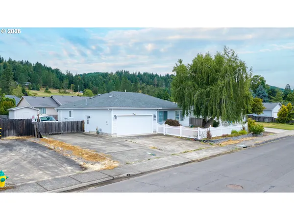 $398,000 | 1203 East 2nd Avenue, Sutherlin, OR 97479