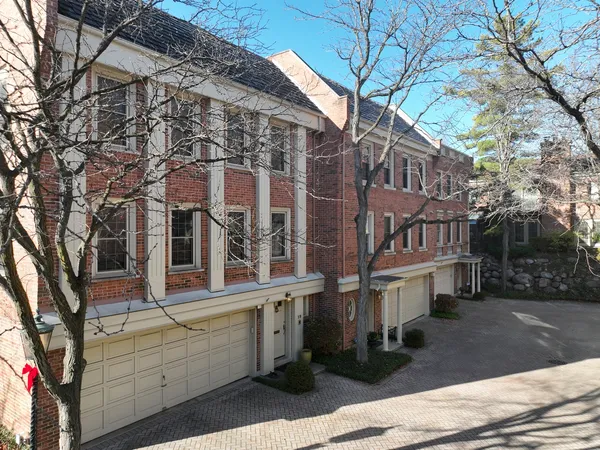 $5,000 | 19 Landmark Street, Unit 19, Northfield, IL 60093