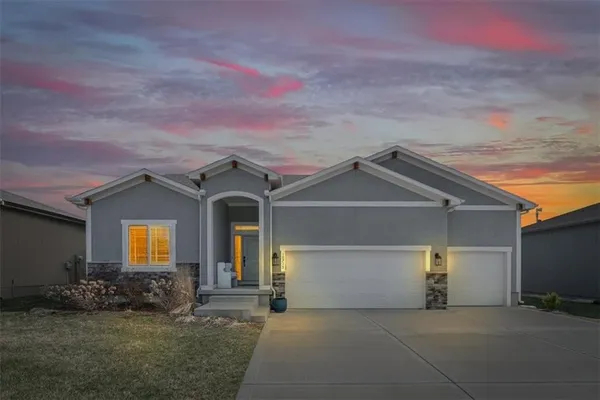 $698,975 | 10715 North Fisk Avenue, Kansas City, MO 64154