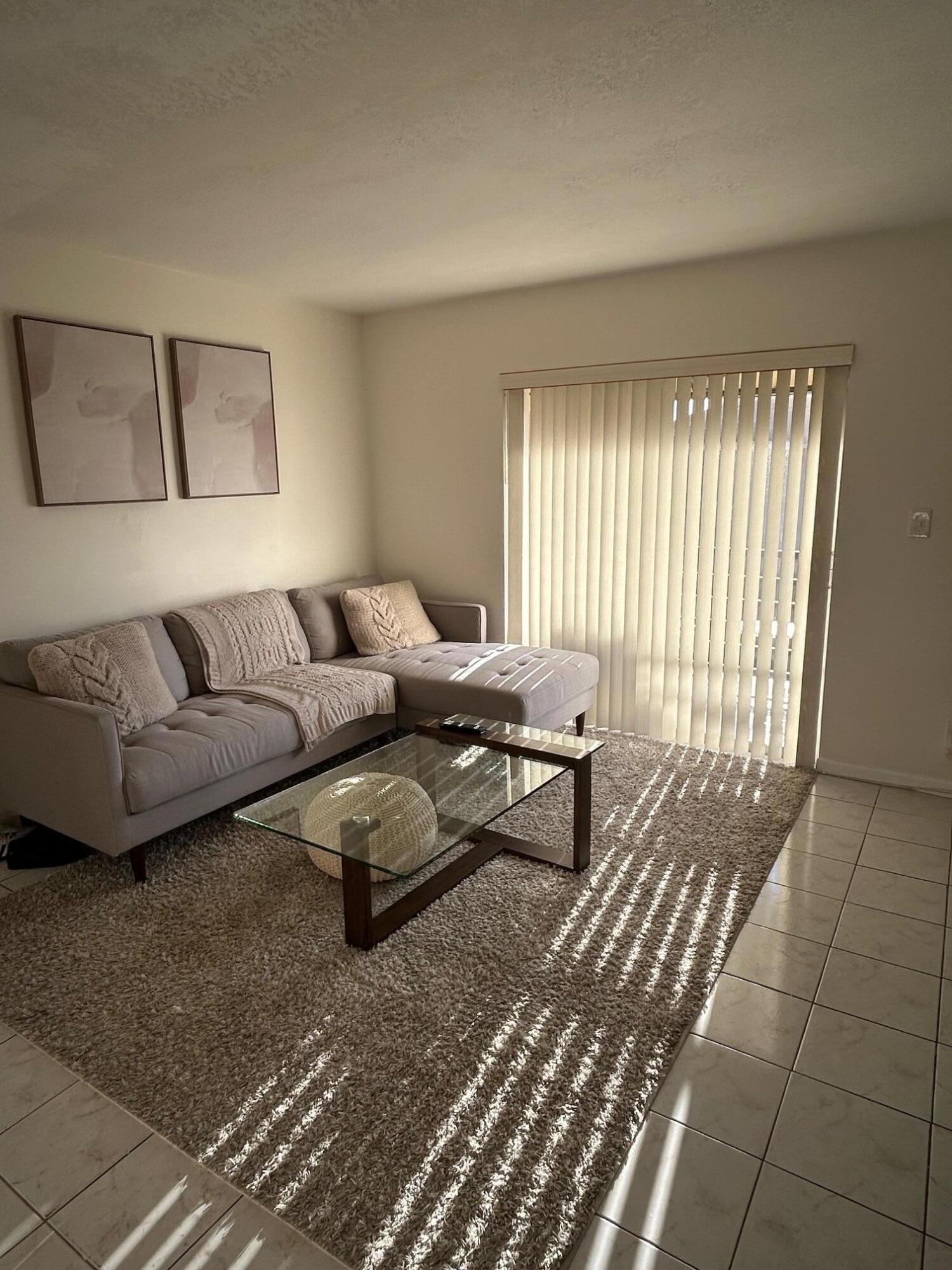 Living Room (2)