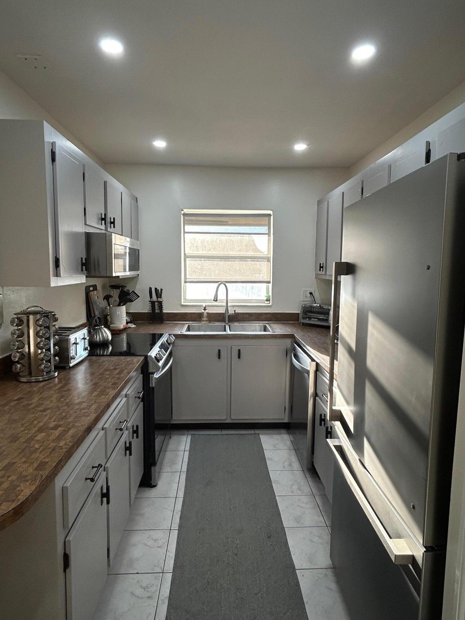 1301 Northwest 12th Avenue, Unit 411A Boca Raton, FL 33486 - Photo 7 of 32 Kitchen