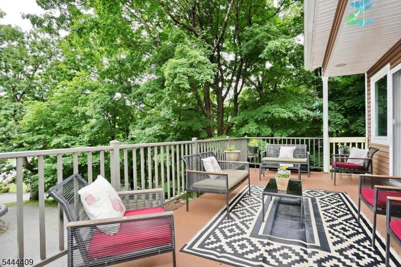 121 Magee Road Ringwood, NJ 07456 - Photo 4 of 36