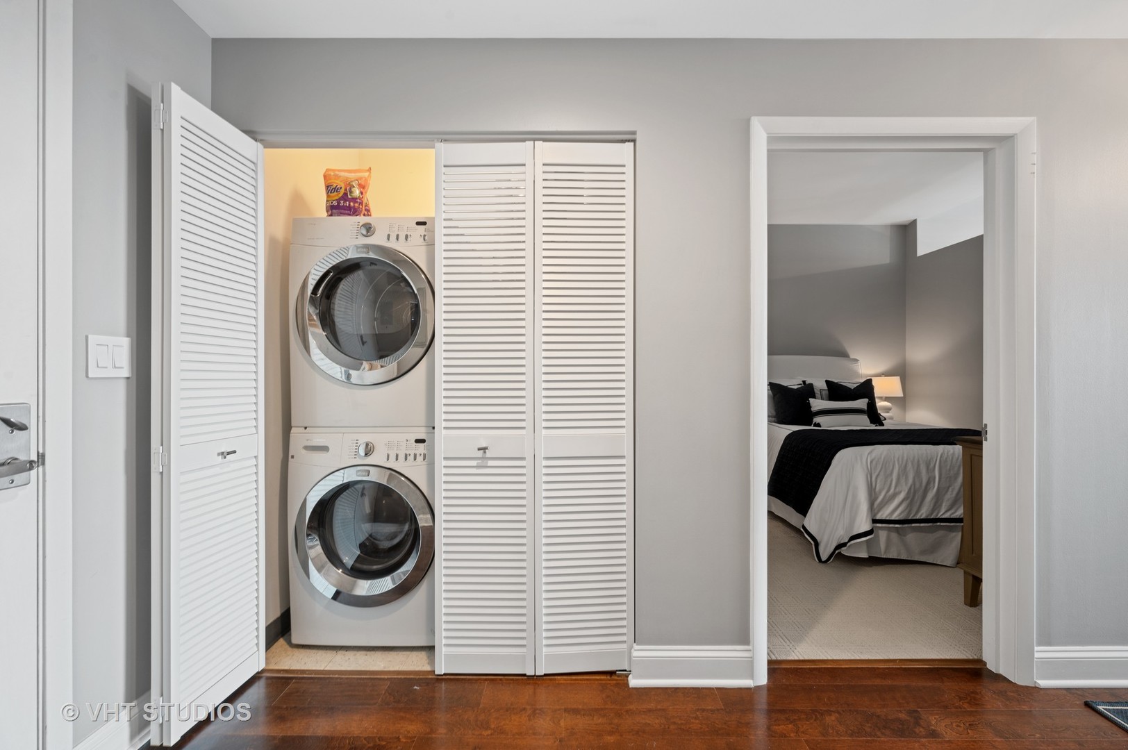 225 South Sangamon Street, Unit 509 Chicago, IL 60607 - Photo 17 of 20 a view of a bedroom with washer and dryer