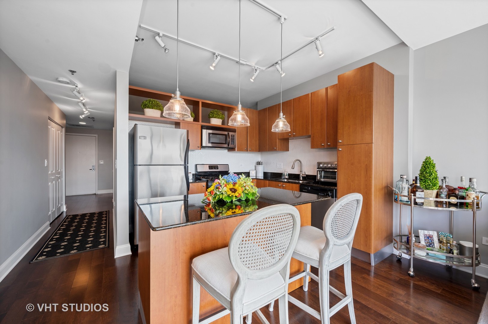 225 South Sangamon Street, Unit 509 Chicago, IL 60607 - Photo 7 of 20 a outdoor dining space with furniture and a rug