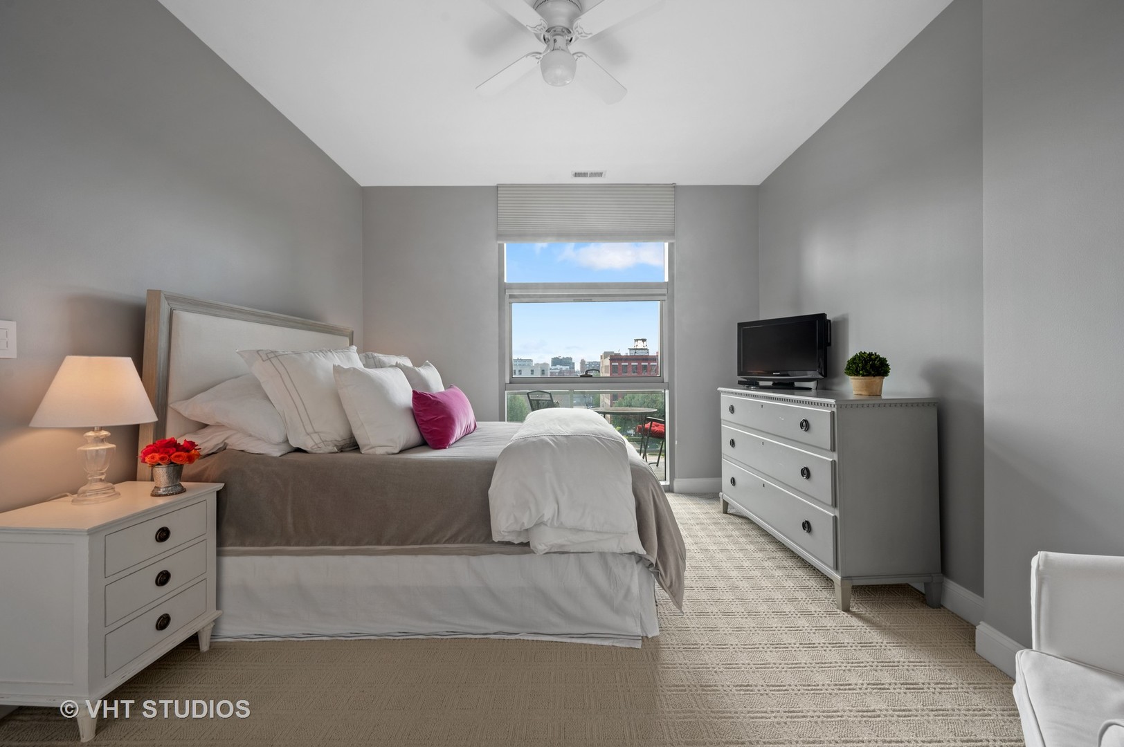225 South Sangamon Street, Unit 509 Chicago, IL 60607 - Photo 9 of 20 a living room with furniture and a flat screen tv