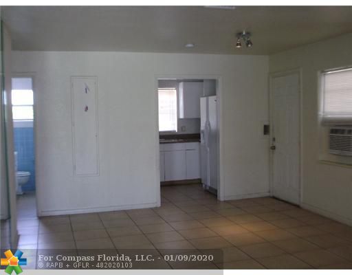 191 West 35th Street Riviera Beach, FL 33404 - Photo 2 of 15 Den/Family/Great Room