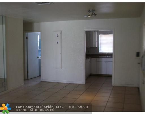 191 West 35th Street Riviera Beach, FL 33404 - Photo 3 of 15 Living Room