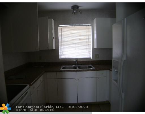 191 West 35th Street Riviera Beach, FL 33404 - Photo 5 of 15 Kitchen
