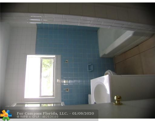 191 West 35th Street Riviera Beach, FL 33404 - Photo 6 of 15 Bath/Spa Master