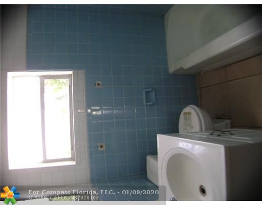191 West 35th Street Riviera Beach, FL 33404 - Photo 7 of 15 Bath/Spa Master