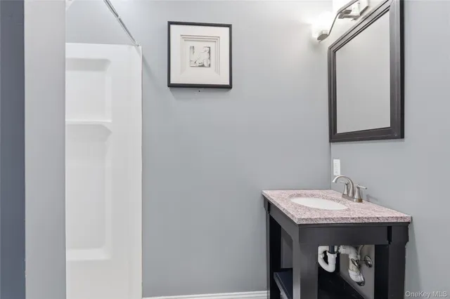 a view of a house with backyard and porch