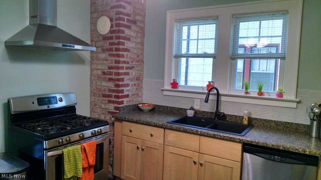 17910 Rosecliff Road Cleveland, OH 44119 - Photo 9 of 25 Gallery Image 9