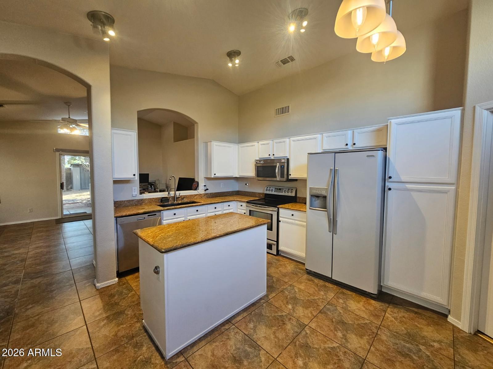 285 West Washington Avenue Gilbert, AZ 85233 - Photo 5 of 15 Kitchen