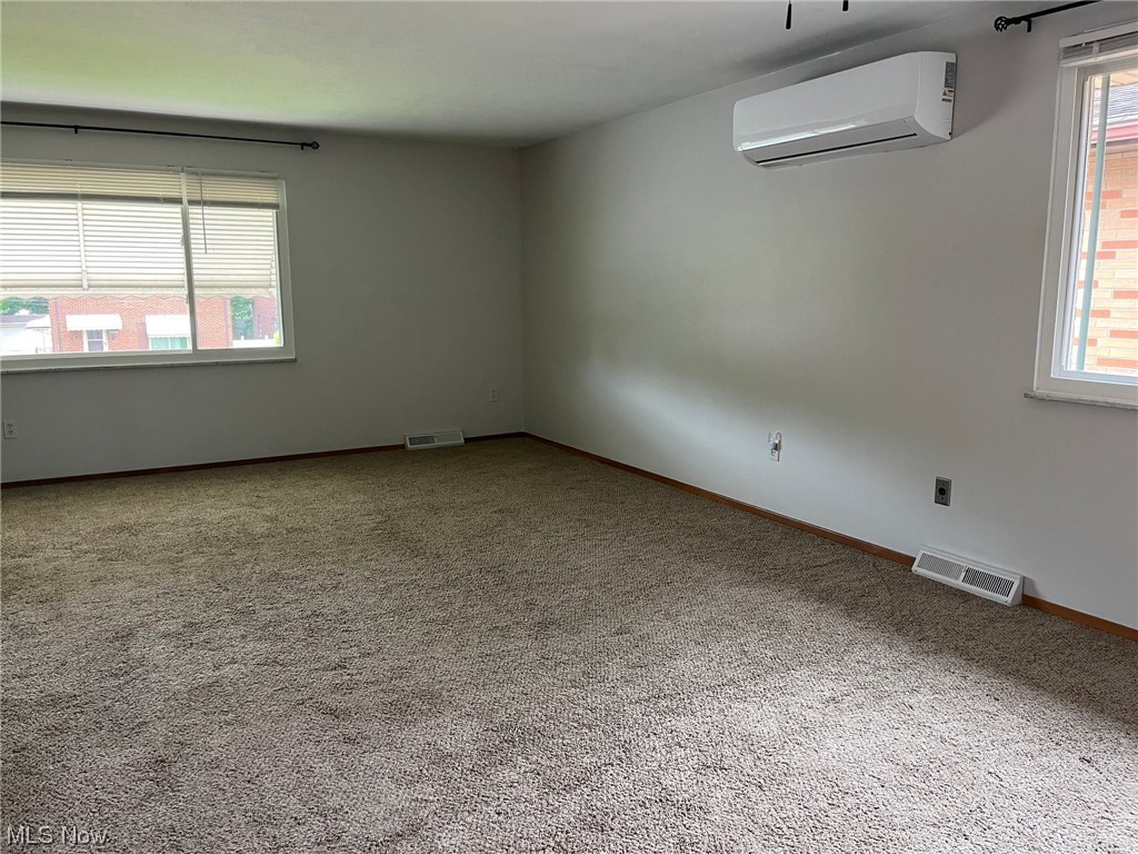 15015 Triskett Road Cleveland, OH 44111 - Photo 31 of 35 upper living room