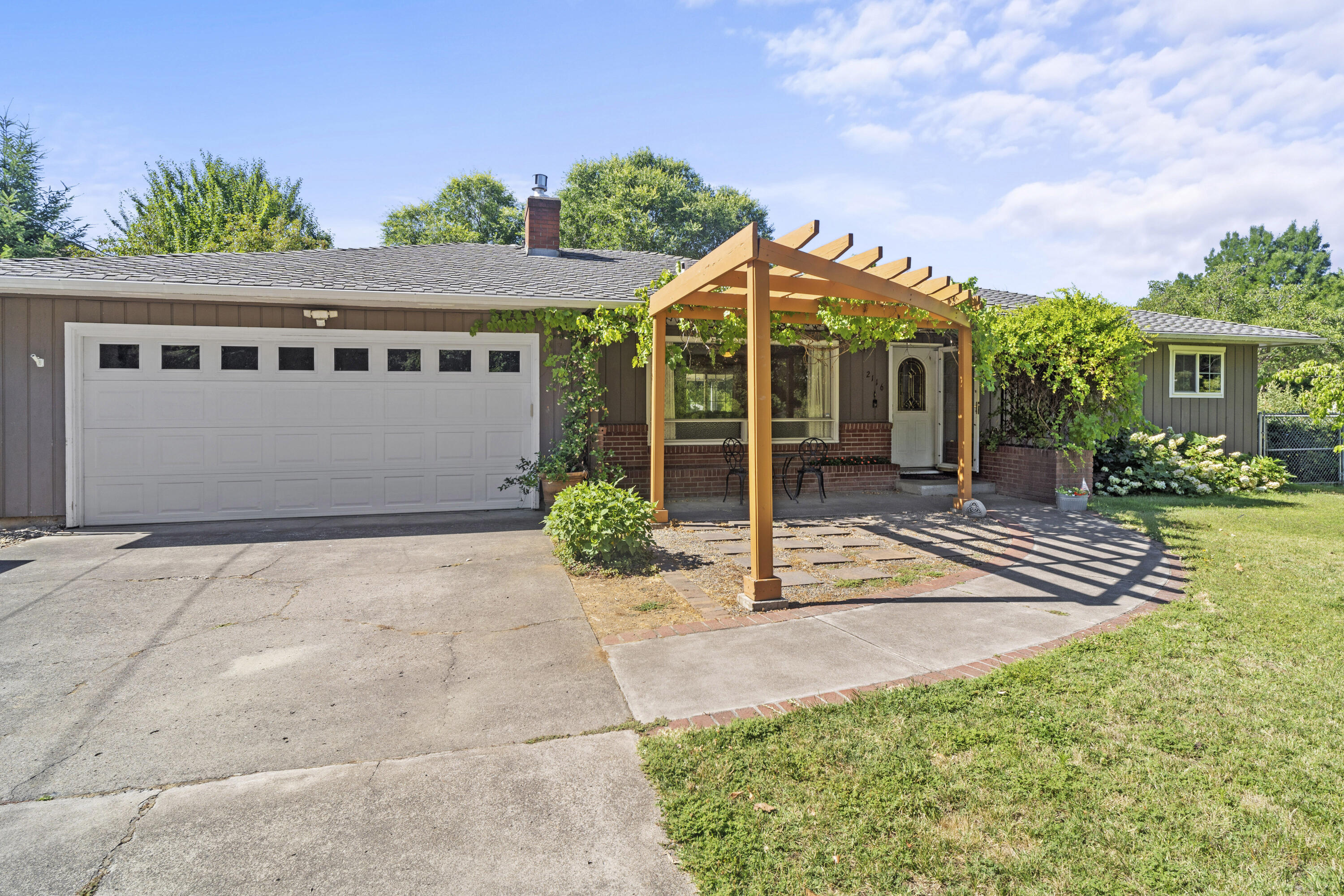 2116 Crestbrook Road Medford, OR 97504 - Photo 1 of 26 Front of Home