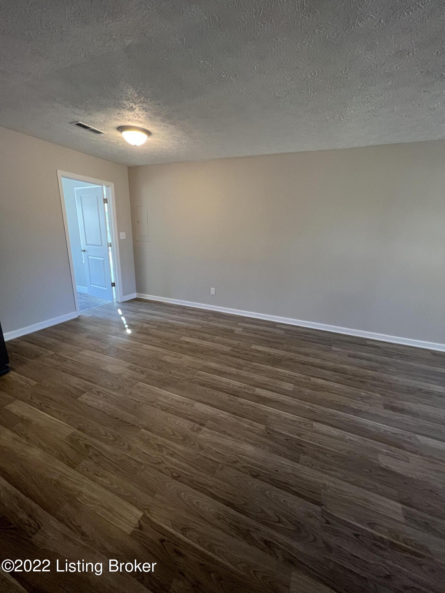 1560 Shircliffe Road Vine Grove, KY 40175 - Photo 4 of 29 250AAE3B-A24A-4E51-BDF8-B3EF1F24EC91