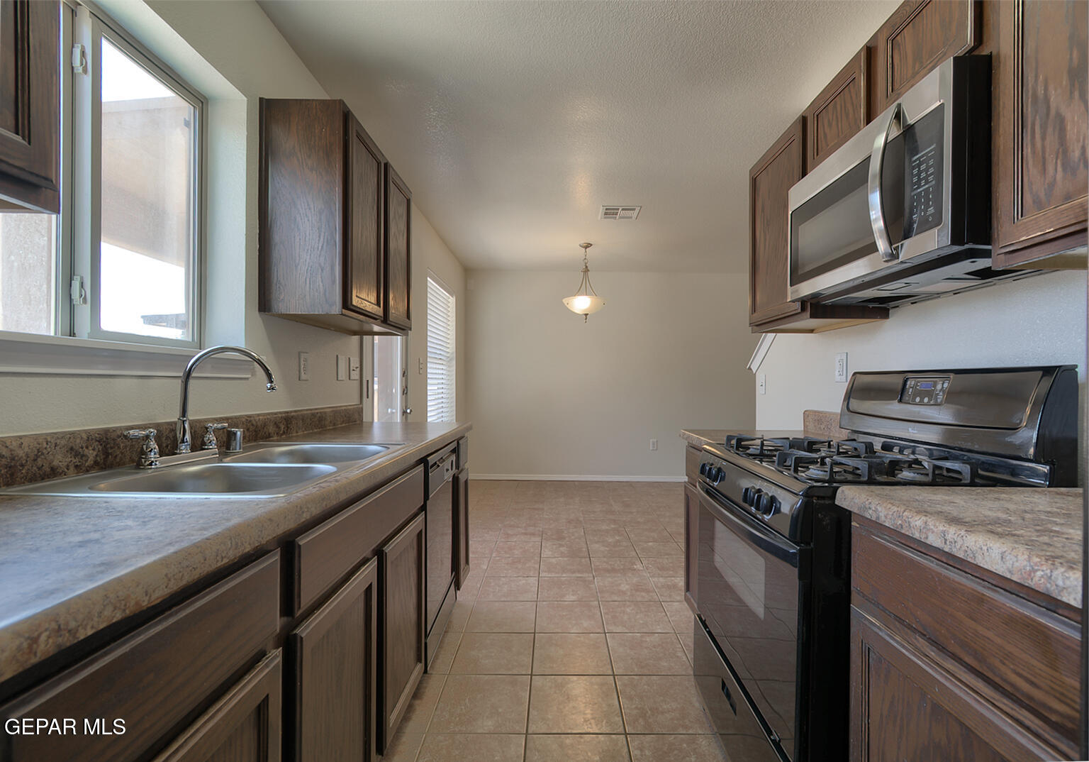 14202 Ranier Point Drive El Paso, TX 79938 - Photo 11 of 37 14202-Rainier-Point-Kitchen-2
