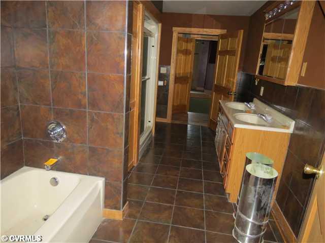 518 Rains Lane Cardinal, VA 23025 - Photo 9 of 21