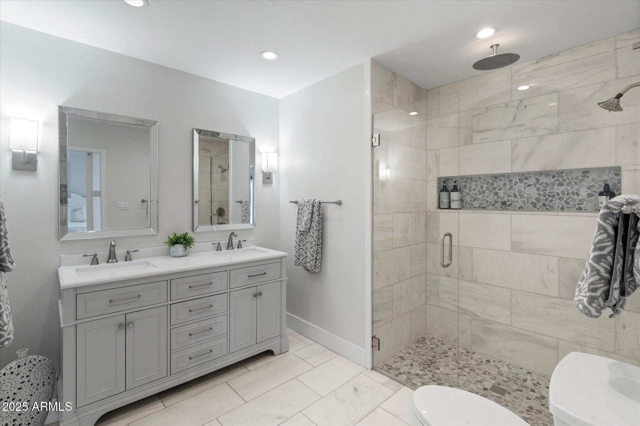 6333 North Scottsdale Road, Unit 5 Scottsdale, AZ 85250 - Photo 20 of 39 Ensuite Bathroom 2