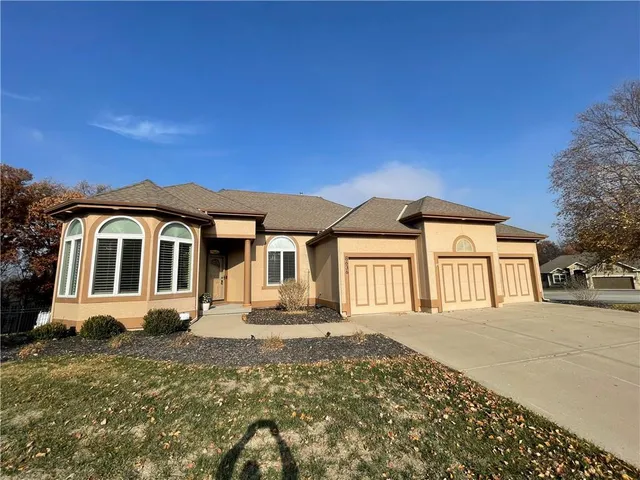 $524,900 | 8636 North Utica Road, Kansas City, MO 64153