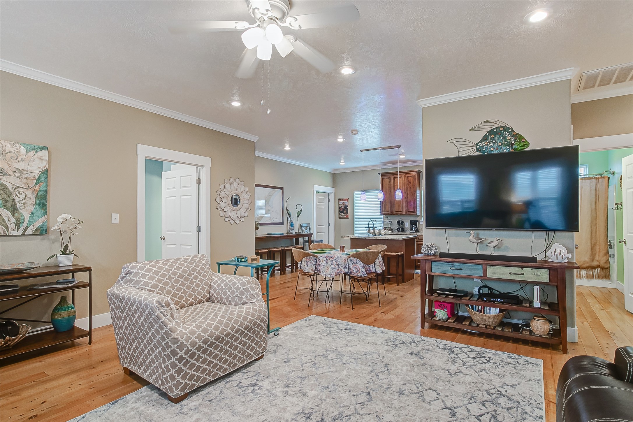 935 Westview Crystal Beach, TX 77650 - Photo 19 of 38 a living room with furniture and a flat screen tv