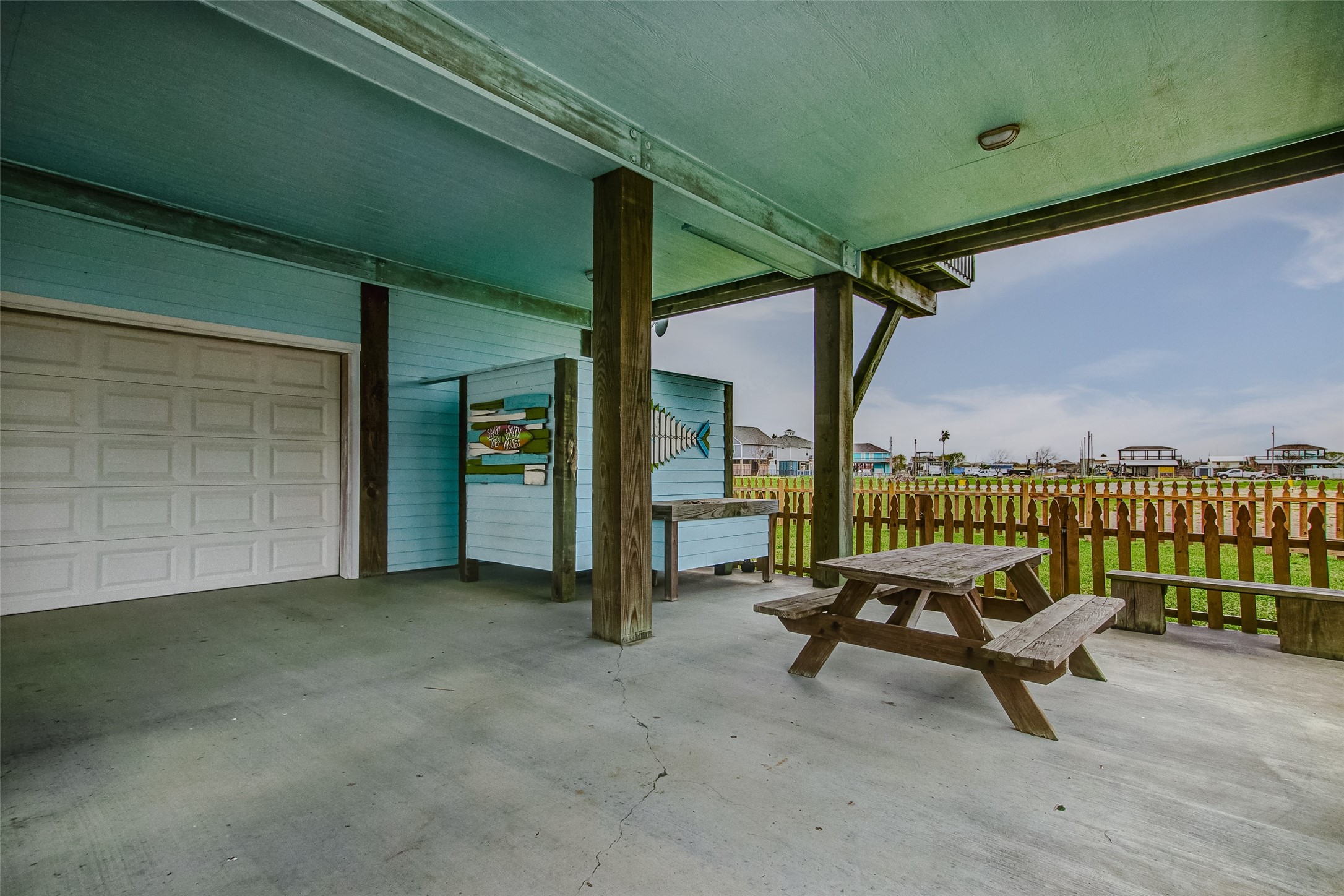 935 Westview Crystal Beach, TX 77650 - Photo 6 of 38 a view of a chairs and table in a balcony