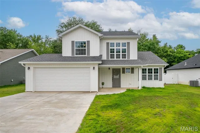 $332,200 | 103 Jimmy H Drive, Jonesburg, MO 63351