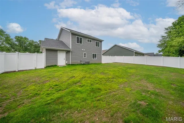 $332,200 | 103 Jimmy H Drive, Jonesburg, MO 63351