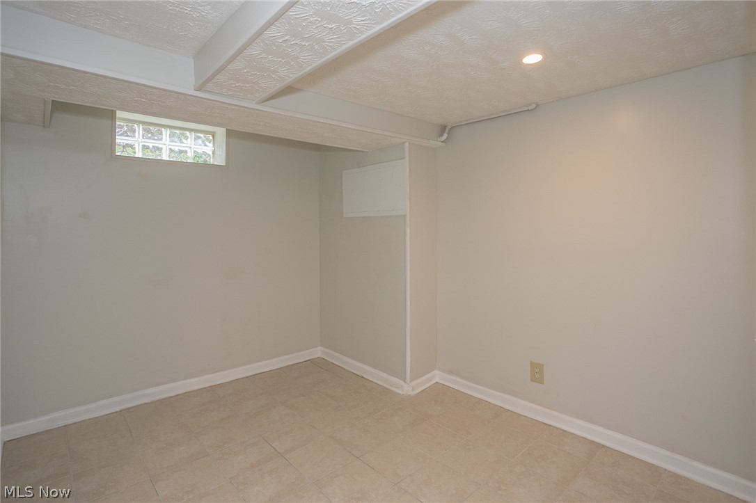 3542 Edison Road Cleveland, OH 44121 - Photo 27 of 34