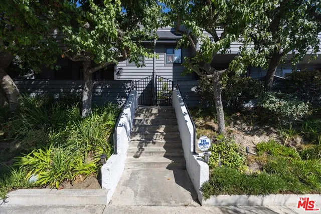 a view of an and entertaining space