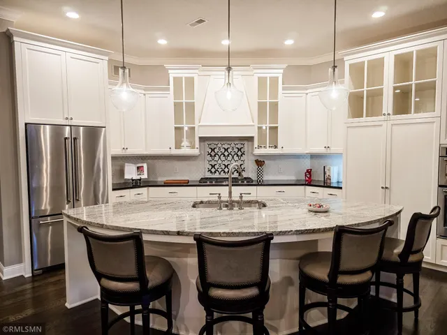 $675,000 | 5014 Dale Ridge Road, Woodbury, MN 55129